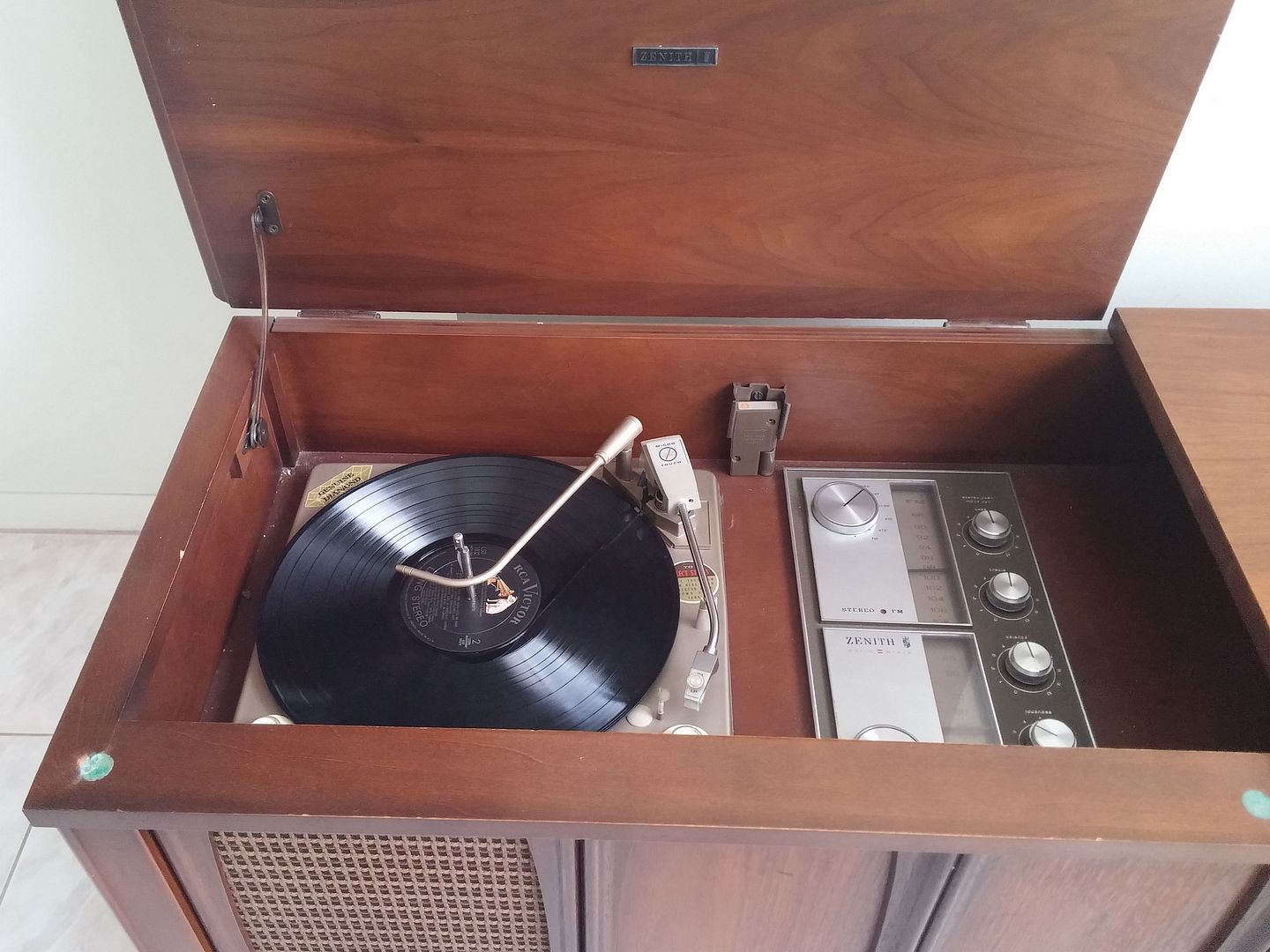 60s-zenith-x910-console-stereo-record-player-mid-century-walnut-cabinet